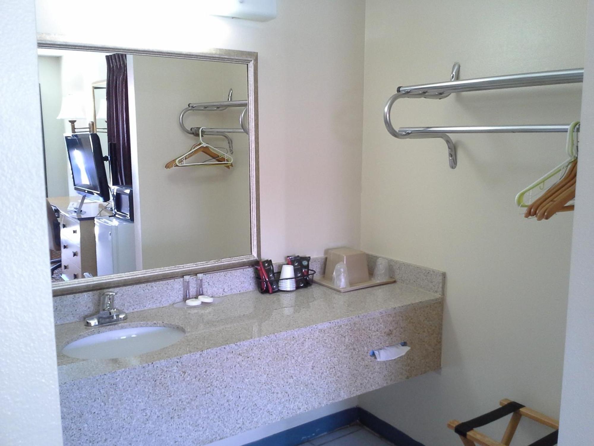 Regency 7 2* Fayetteville