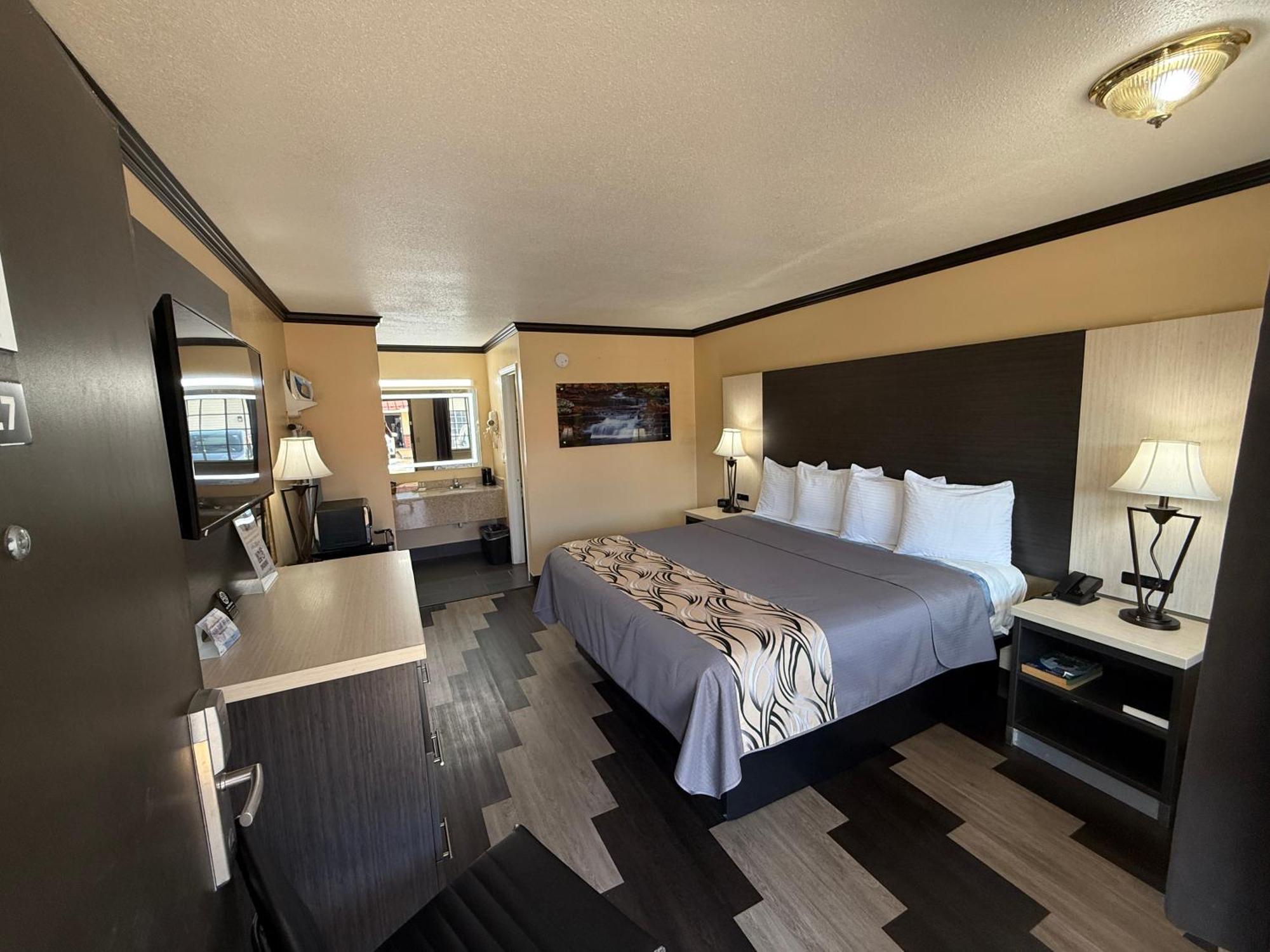 Regency 7 2* Fayetteville