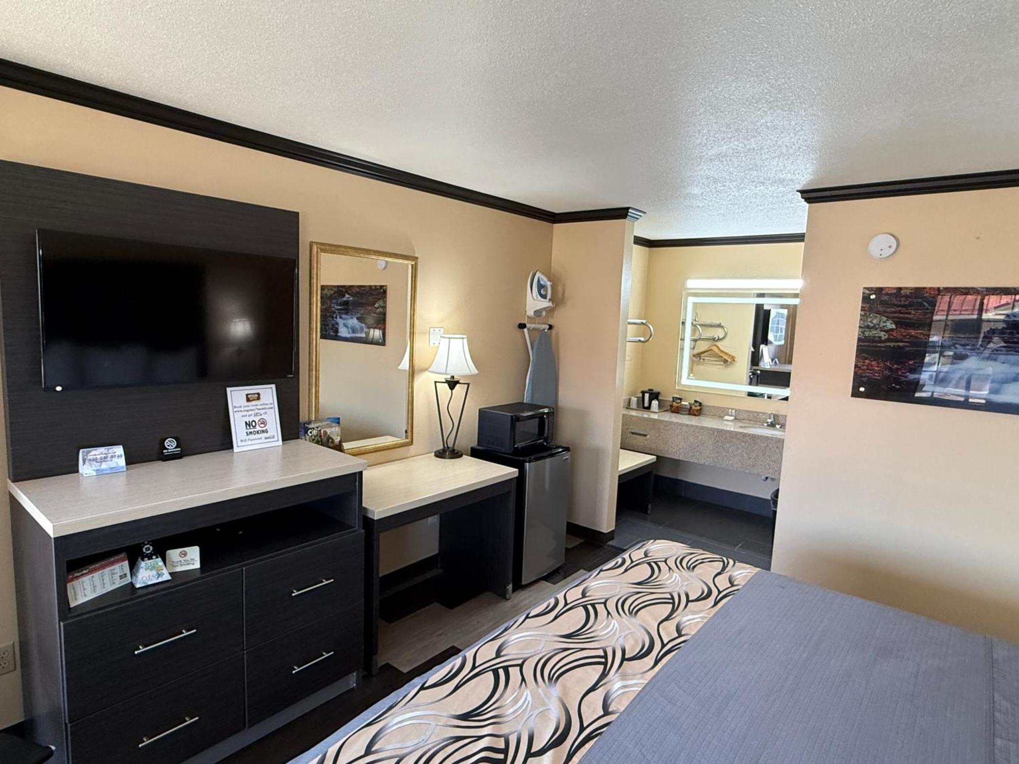 Regency 7 Motel 2*