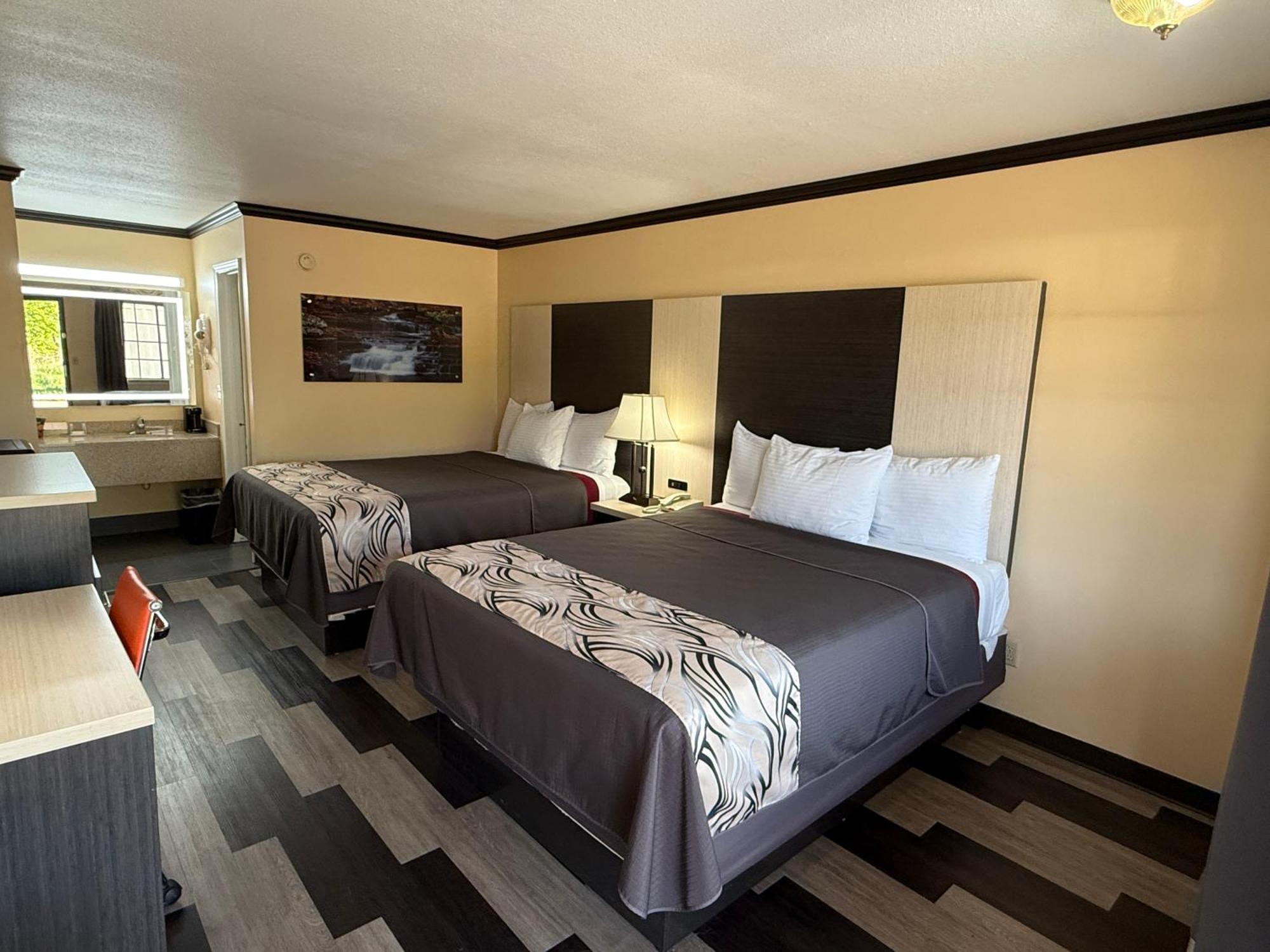 Regency 7 Motel 2*
