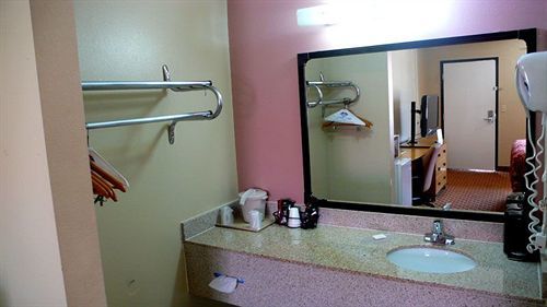 Regency 7 2* Fayetteville