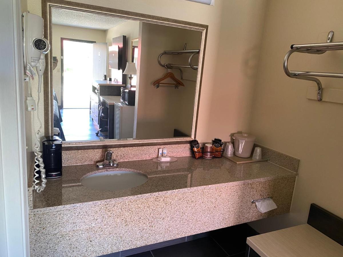 Regency 7 2* Fayetteville