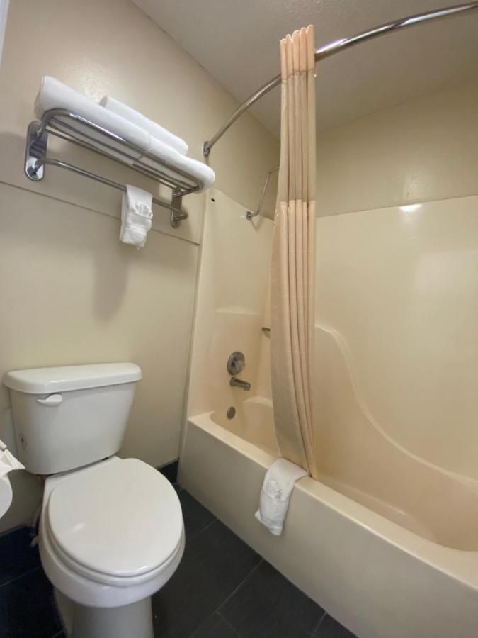 Regency 7 Motel 2*